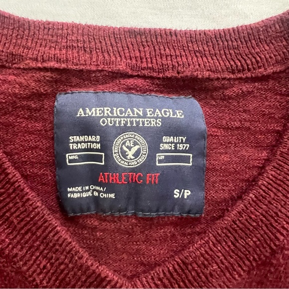 American Eagle Outfitters Burgundy V-Neck Sweater - Men’s Size S - Picture 3 of 11